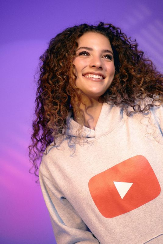 SOFIE DOSSI - Instagram Photos 12/08/2021