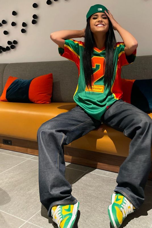 SUNNY MALOUF - Instagram Photos 12/15/2021