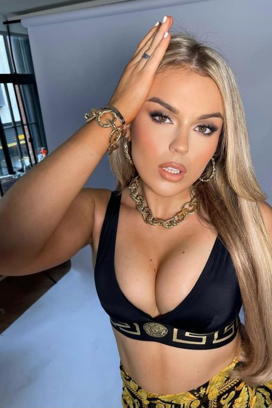 TALLIA STORM - Instagram Photos 12/27/2021