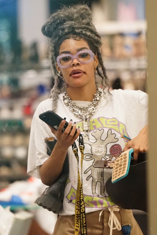 TEYANA TAYLOR Shopping in Bal Harbour in Miami 12/14/2021