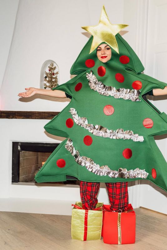 VICTORIA JUSTICE - Instagram Photos and Videos 12/23/2021