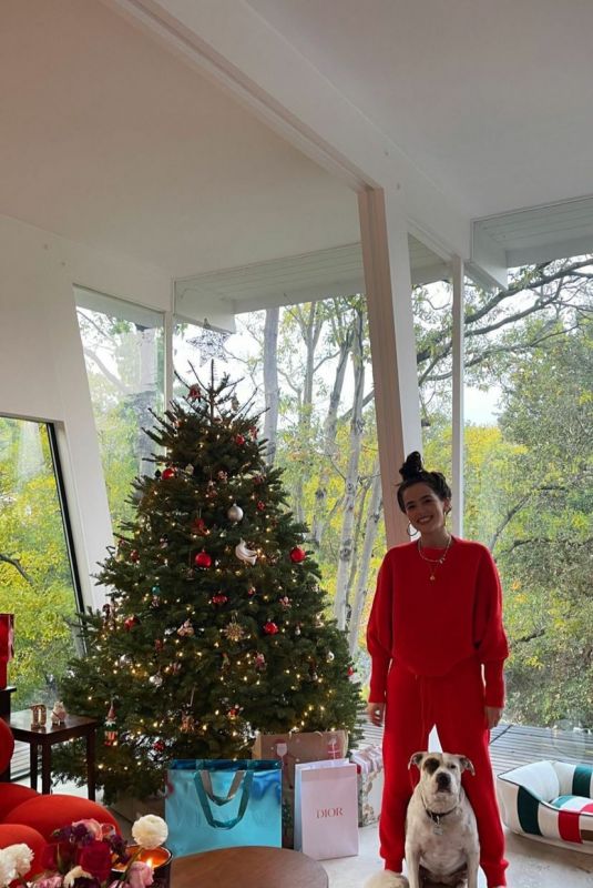 ZOEY DEUTCH - Instagram Photos 12/25/2021