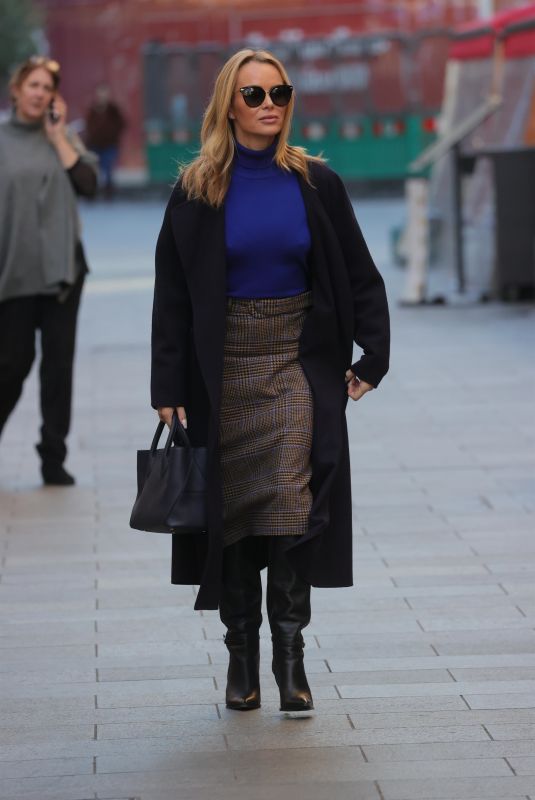 AMANDA HOLDEN Leaves Heart Radio in London 01/13/2022