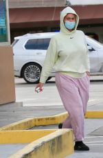 AMBER ROSE at a Gas Station in Los Angeles 01/18/2022