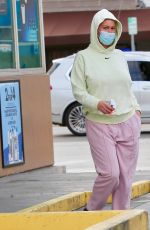 AMBER ROSE at a Gas Station in Los Angeles 01/18/2022
