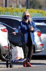 AMY POEHLER Heading to Farmers Market in Beverly Hills 01/09/2022
