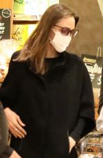 ANGELINA JOLIE Shopping at Bristol Farms in Beverly Hills 01/11/2022