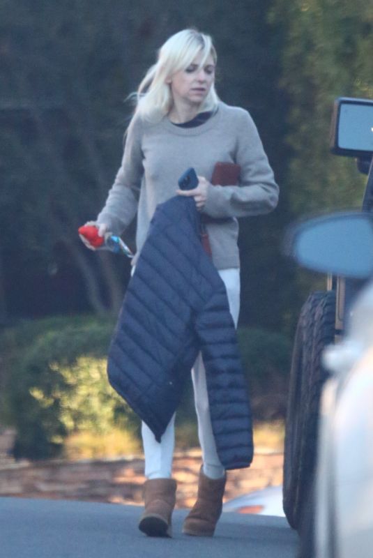 ANNA FARIS Heading to Pilates Class in Santa Monica 01/11/2022