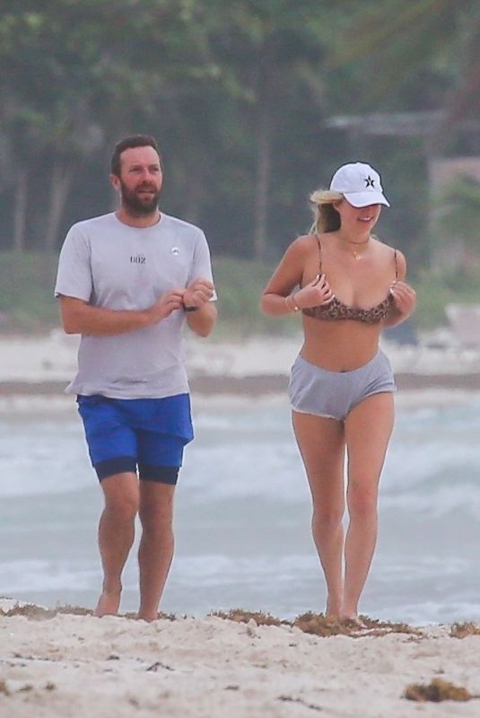APPLE MARTIN Out at a Beach in Tulum 01/01/2022