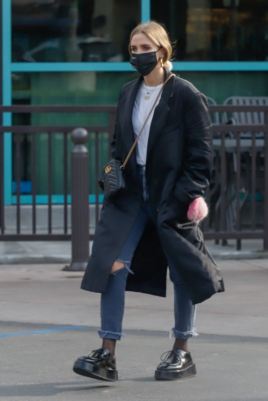 ASHLEE SIMPSON Out for Starbucks Tea and Snacks in Los Angeles 01/18/2022