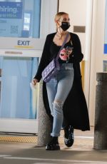ASHLEE SIMPSON Shopping at Best Buy in Los Angeles 01/13/2022 
