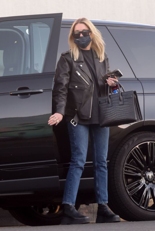 ASHLEY BENSON Heading to Nail Salon in Los Feliz 01/27/2022
