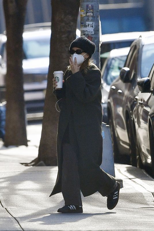 ASHLEY OLSEN Out and About in New York 01/06/2022
