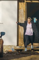 BILLIE FAIERS Visits Her New Home in Brentwood 01/12/2022