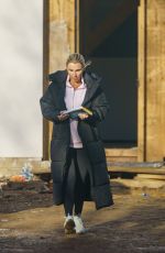 BILLIE FAIERS Visits Her New Home in Brentwood 01/12/2022
