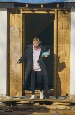 BILLIE FAIERS Visits Her New Home in Brentwood 01/12/2022
