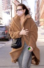 BROOKE SHIELDS Leavesd The Drew Barrymore Show in New York 01/26/2022