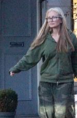 CAPRICE BOURRET Shopping at an Organic Farm Shop in Notting Hill 01/19/2022