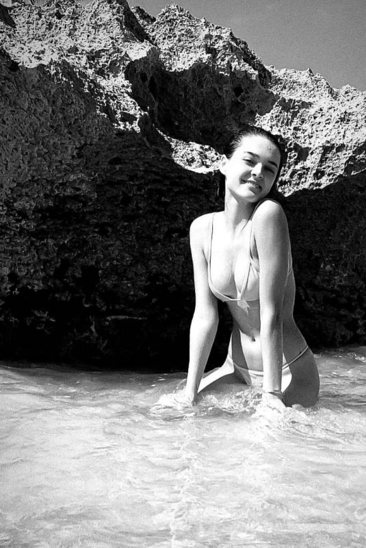 CHARLOTTE LAWRENCE - Instagram Photos 01/03/2022