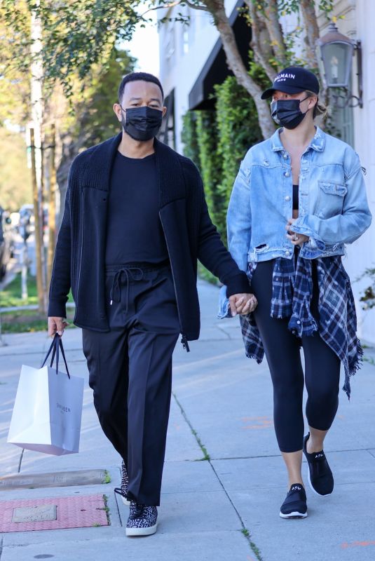 CHRISSY TEIGEN and John Legend Arrives at a Spa in Beverly Hills 01/11/2022