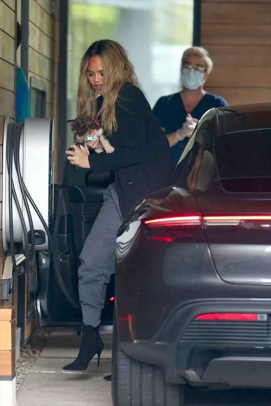 CHRISSY TEIGEN Arrives Back Home in Los Angeles 01/19/2022