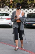 CHRISSY TEIGEN Shopping for Grocery in Beverly Hills 01/28/2022