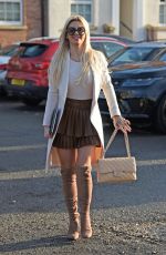 CHRISTINE MCGUINNESS Heading to a Hair Salon in Cheshire 01/18/2022