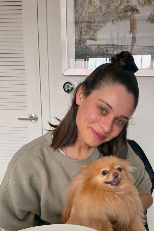 DANIELA MELCHIOR - Instagram Photos 01/25/2022