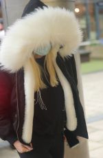 DENISE VAN OUTEN Arrives at Stephs Packed Lunch at Leeds Dock 01/10/2022
