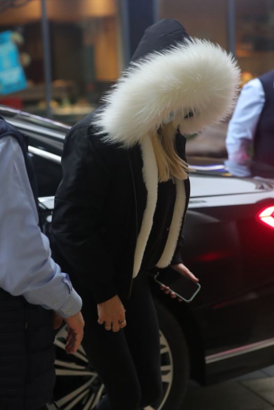 DENISE VAN OUTEN Arrives at Stephs Packed Lunch at Leeds Dock 01/10/2022