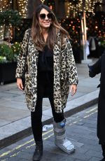 ELIZABETH HURLEY Leaves Scott