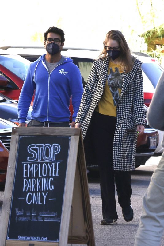 EMILY V. GORDON and Kumail Nanjiani at a Covid-19 Testing Site in Los Angeles 01/09/2022