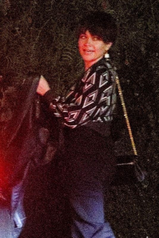 FLORENCE PUGH Out for Dinner in West Hollywood 01/22/2022