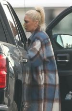 GWEN STEFANI Arrives at Van Nuys Airport 01/18/2022