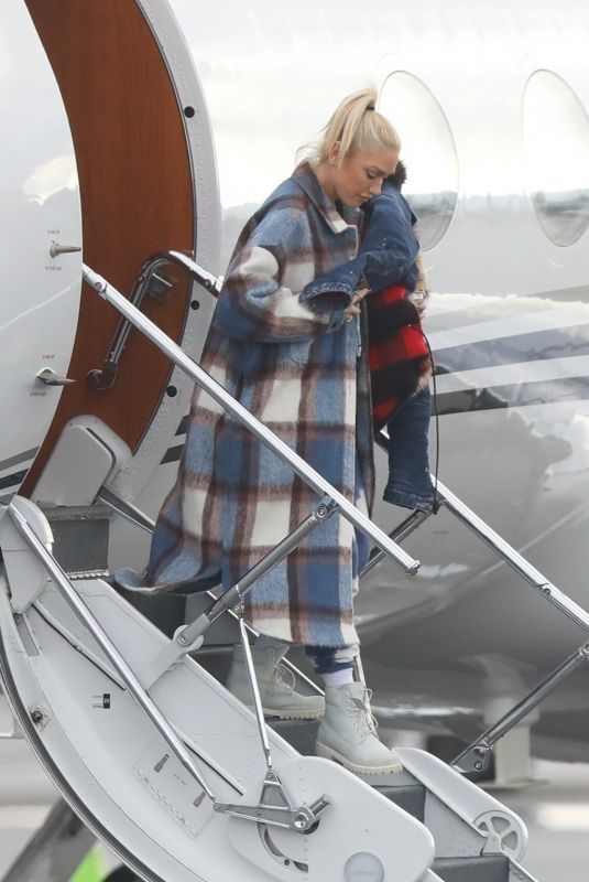 GWEN STEFANI Arrives at Van Nuys Airport 01/18/2022