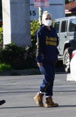 GWEN STEFANI Out and About in Los Angeles 01/22/2022