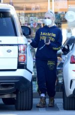 GWEN STEFANI Out and About in Los Angeles 01/22/2022