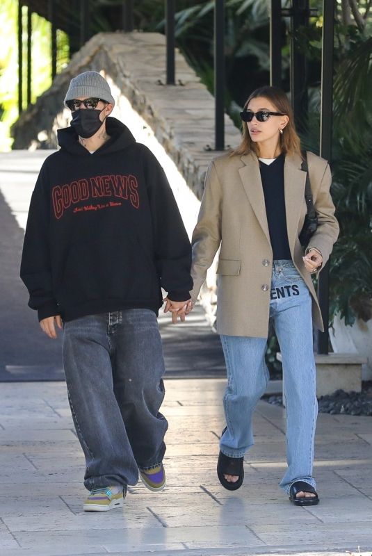HAILEY and Justin BIEBER Out for Brunch in Bel Air 01/30/2022