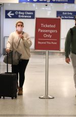 HALEY and Pete ALONSO at LAX Airport in Los Angeles 01/09/2022