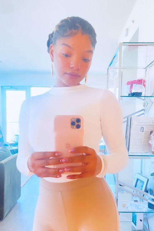 HALLE BAILEY - Instagram Photos 01/04/2022