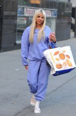 HANNAH ELIZABETH Out After Recent Nose Cosmetic Surgery in Liverpool 01/20/2022