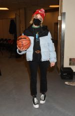 HEIDI GARDNER at San Antonio Spurs vs New York Knicks Game at Madison Square Garden 01/10/2022