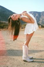 ISABELLA FONTE at a Photoshoot 01/11/2022