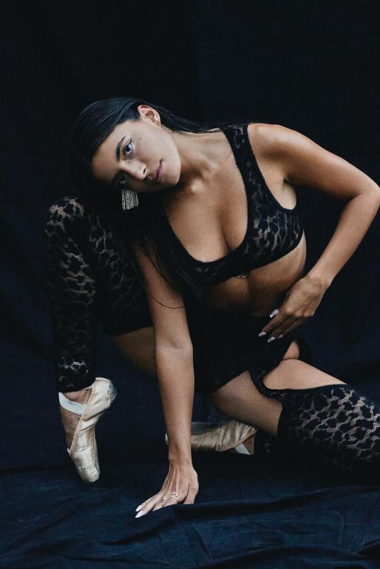 ISABELLA FONTE at a Photoshoot, January 2022
