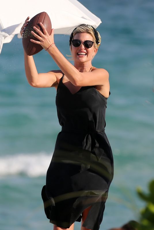IVANKA TRUMP Plays Football on the Beach with Her Family in Miami 01/01/2022
