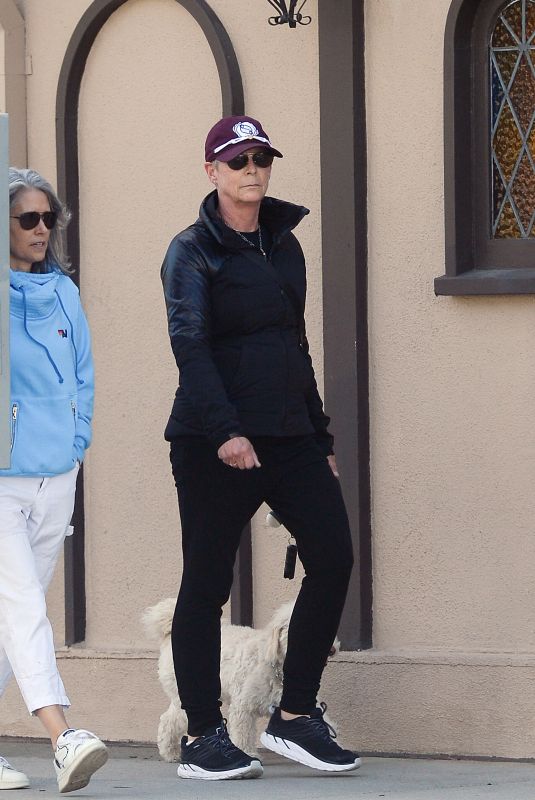 JAMIE LEE CURTIS Out with Her Dog in Los Angeles 01/17/2022
