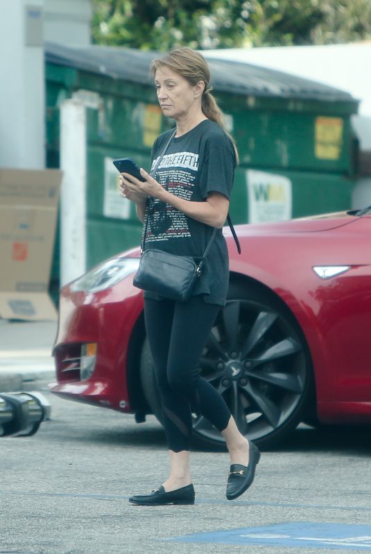 JANE SEYMOUR Out and About in Malibu 01/12/2022