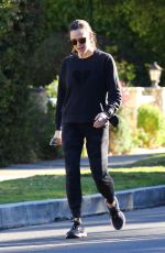 JENNIFER GARNER Out on Morning Walk in Pacific Palisades 01/23/2022