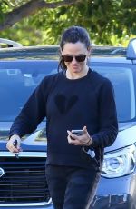 JENNIFER GARNER Out on Morning Walk in Pacific Palisades 01/23/2022