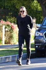 JENNIFER GARNER Out on Morning Walk in Pacific Palisades 01/23/2022